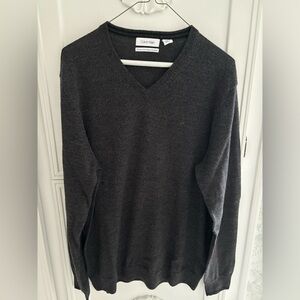 Men’s Calvin Klein extra fine Merino wool sweater size large. V neck